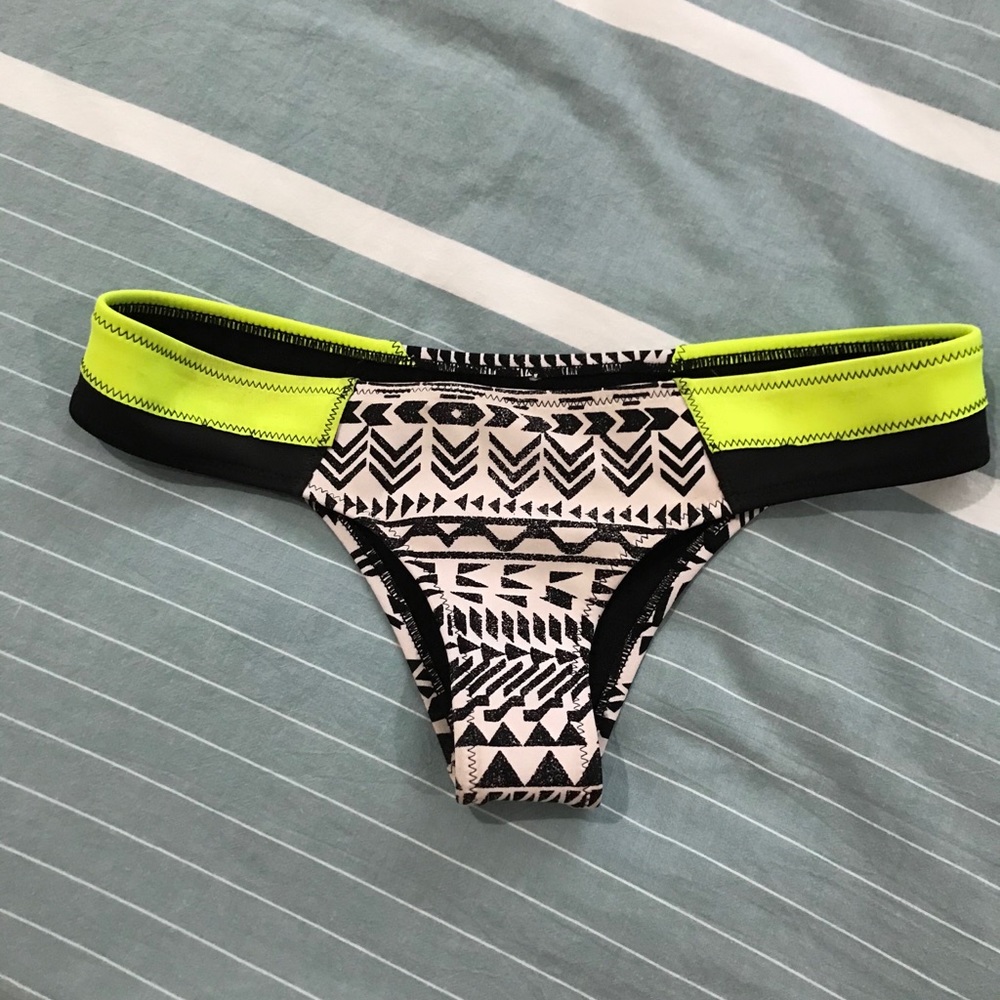 Volcom neoprene 1m surf bottom